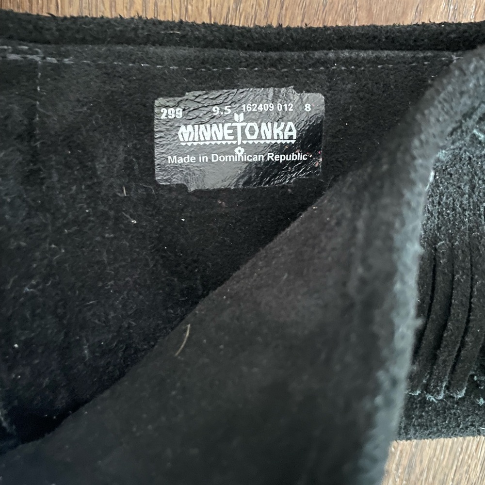 Minnetonka High Top Back-Zip Black Fringe Moccasin Boots - Picture 6 of 6